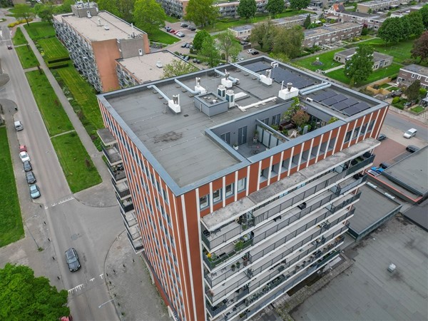 Te koop: Een heerlijk penthouse met groot dakterras, vrij uitzicht naar Groningen (stad) en het Zuidlaardermeer !